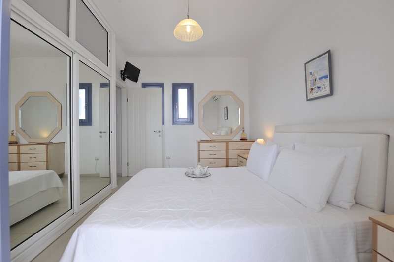Naousa Ampelas for rent R06 Paros Invest Real Estate services