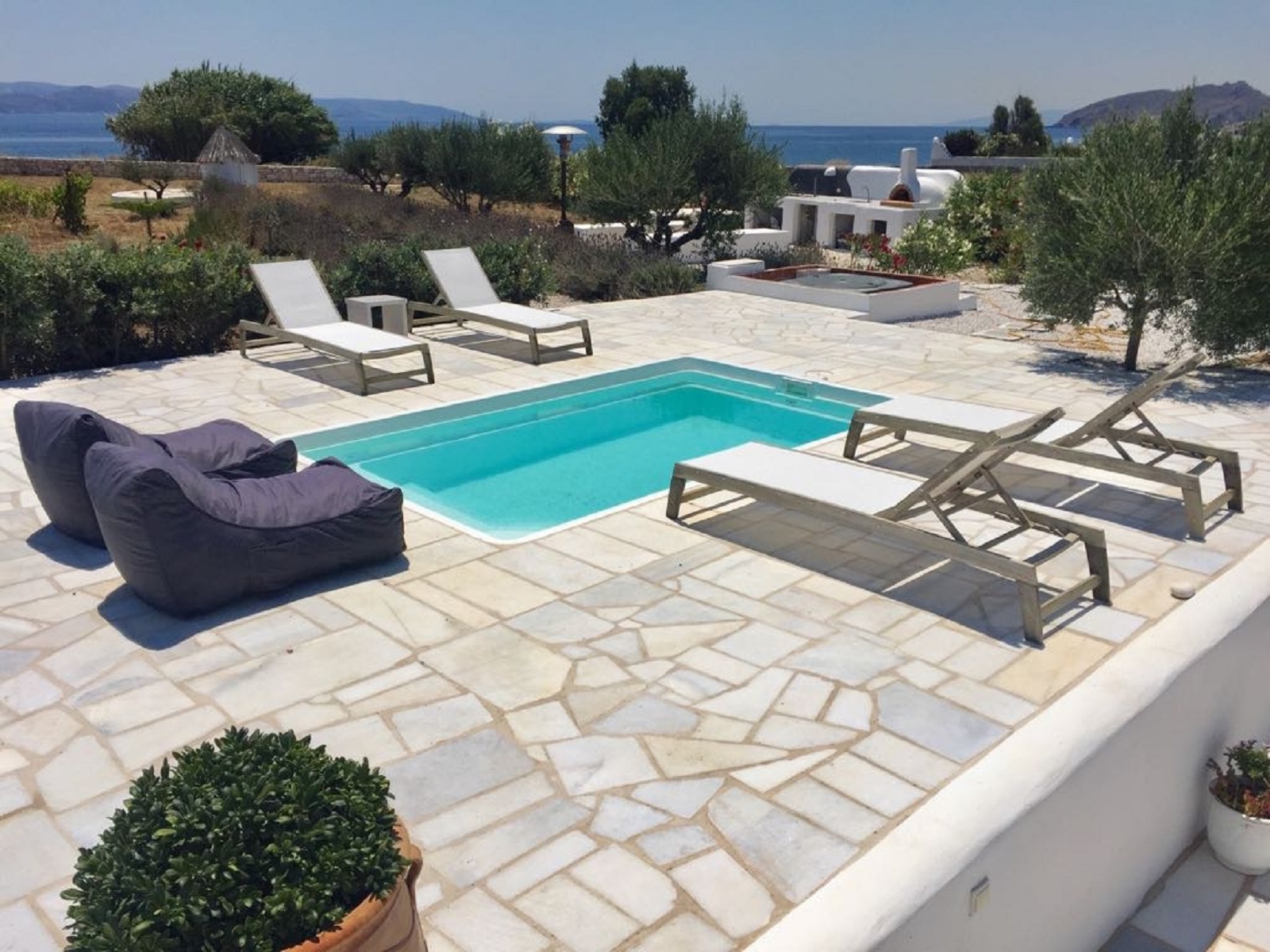 Naousa Ampelas for rent R06 Paros Invest Real Estate services