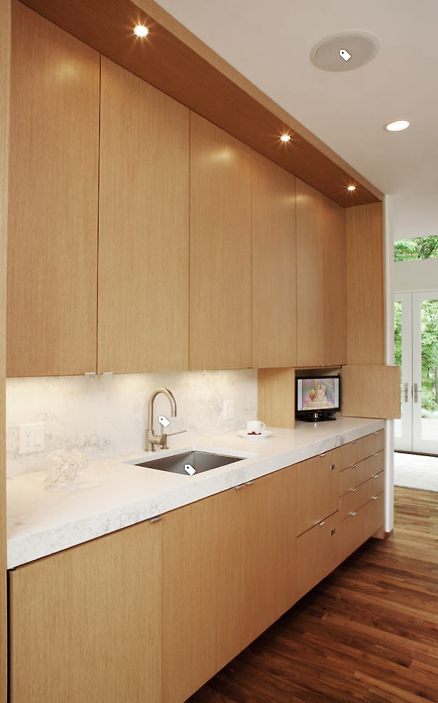 A Modern Kitchen that Reaches New Heights with Vertical Grain