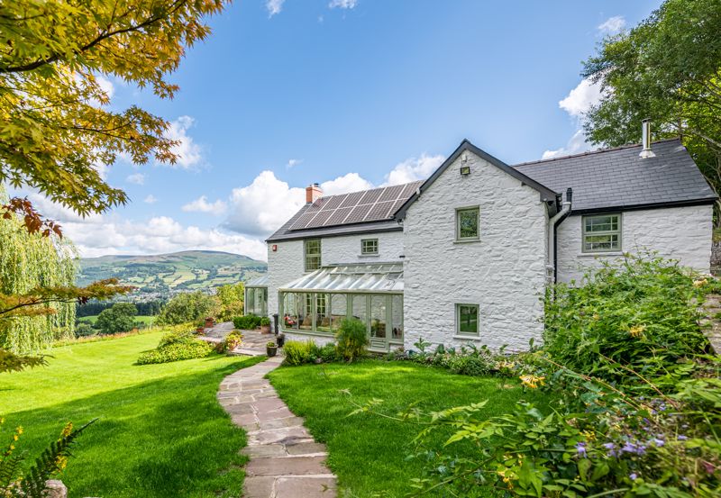 Llangattock, Crickhowell Parrys Estate Agents