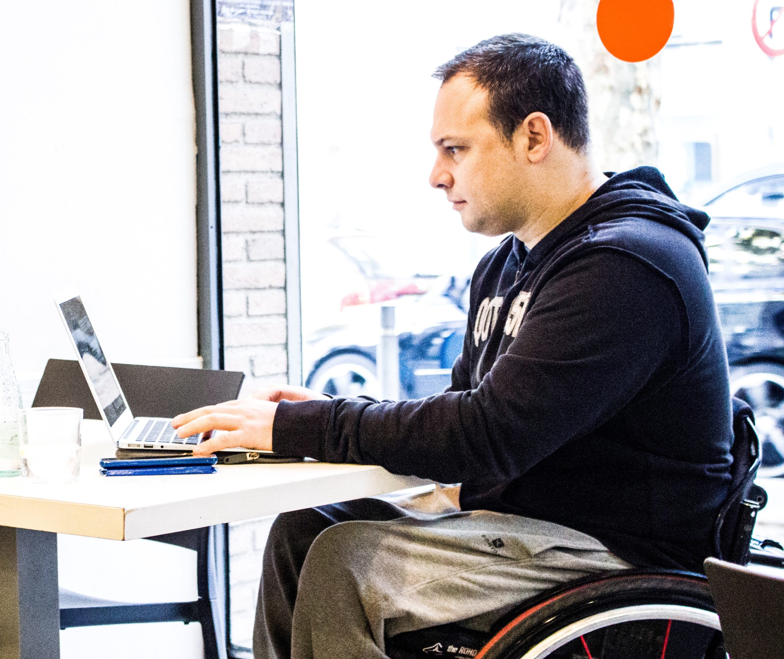 Castells anuncia que la nueva Ley de Universidades tendrá en cuenta la