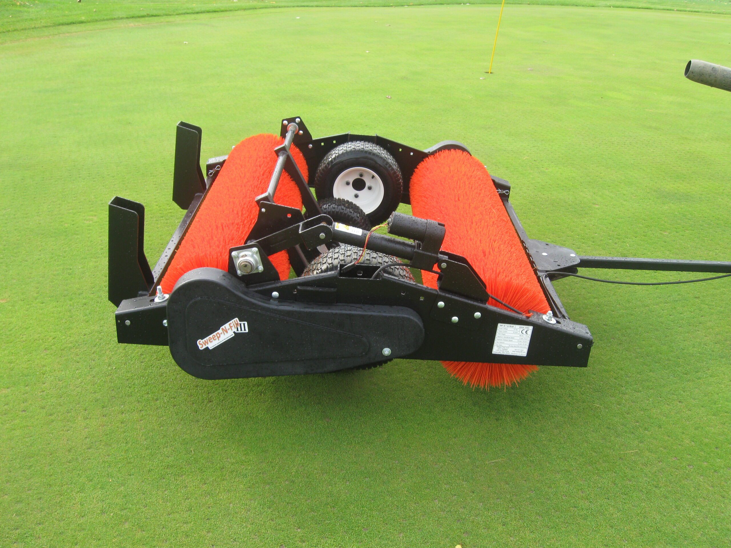 SweepNFill Turf Brush Par West Turf