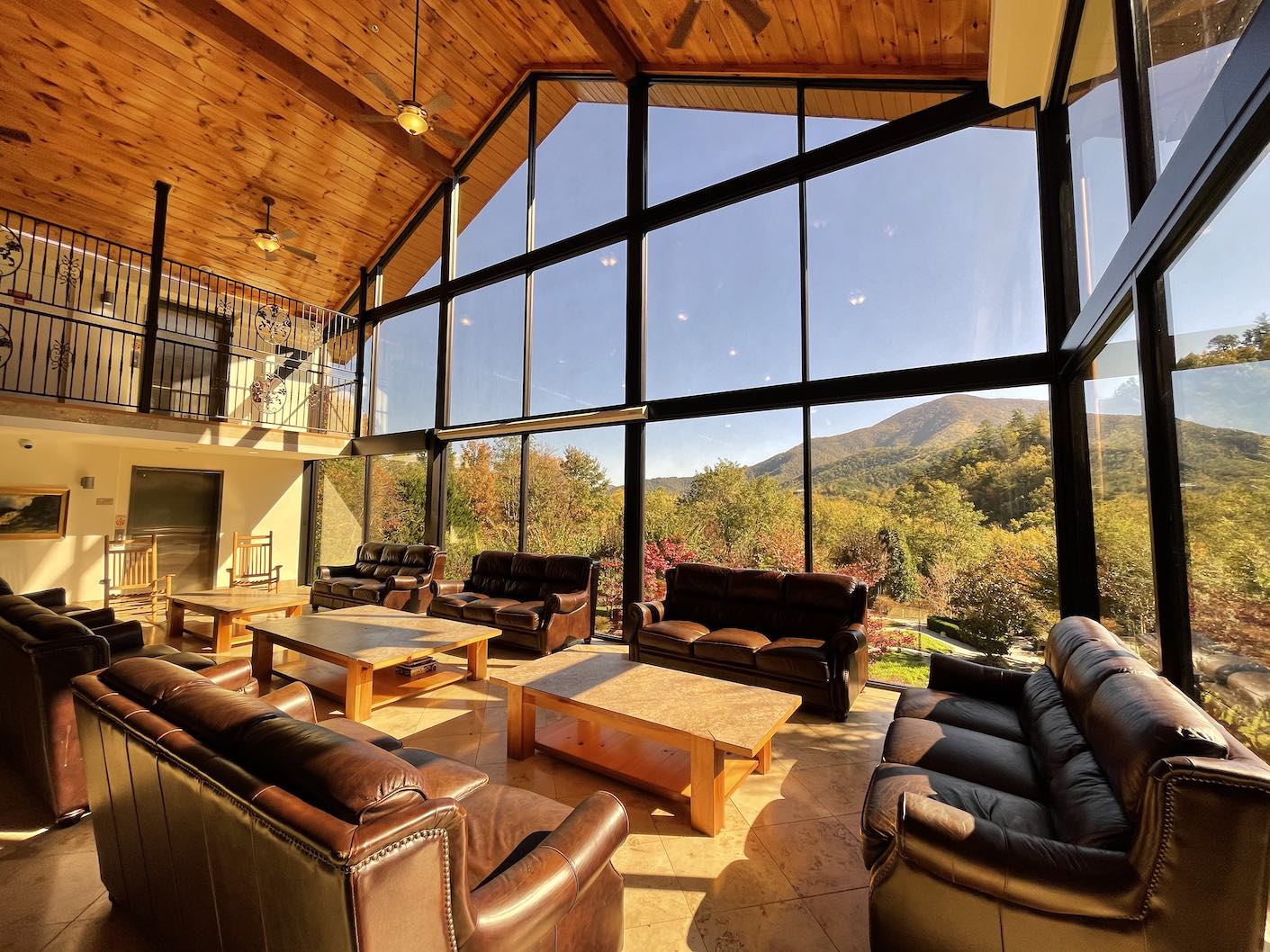 Smoky Mountain Lodge in East Tennessee Pasadena Villa Treatment