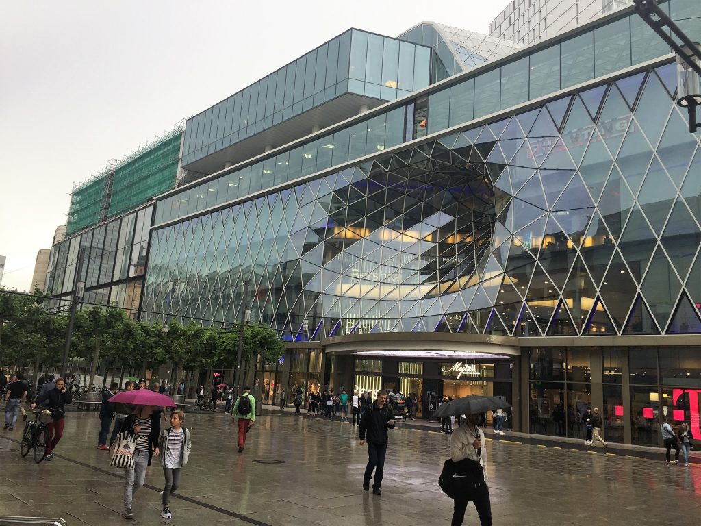 H M Frankfurt Zeil. h m zeil 85 93 frankfurt am main