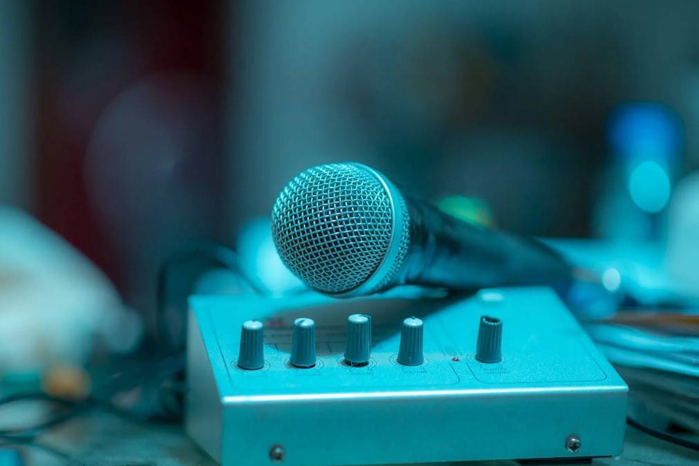 Types Of Karaoke Mics A Simple Guide To Different Types In 2023!