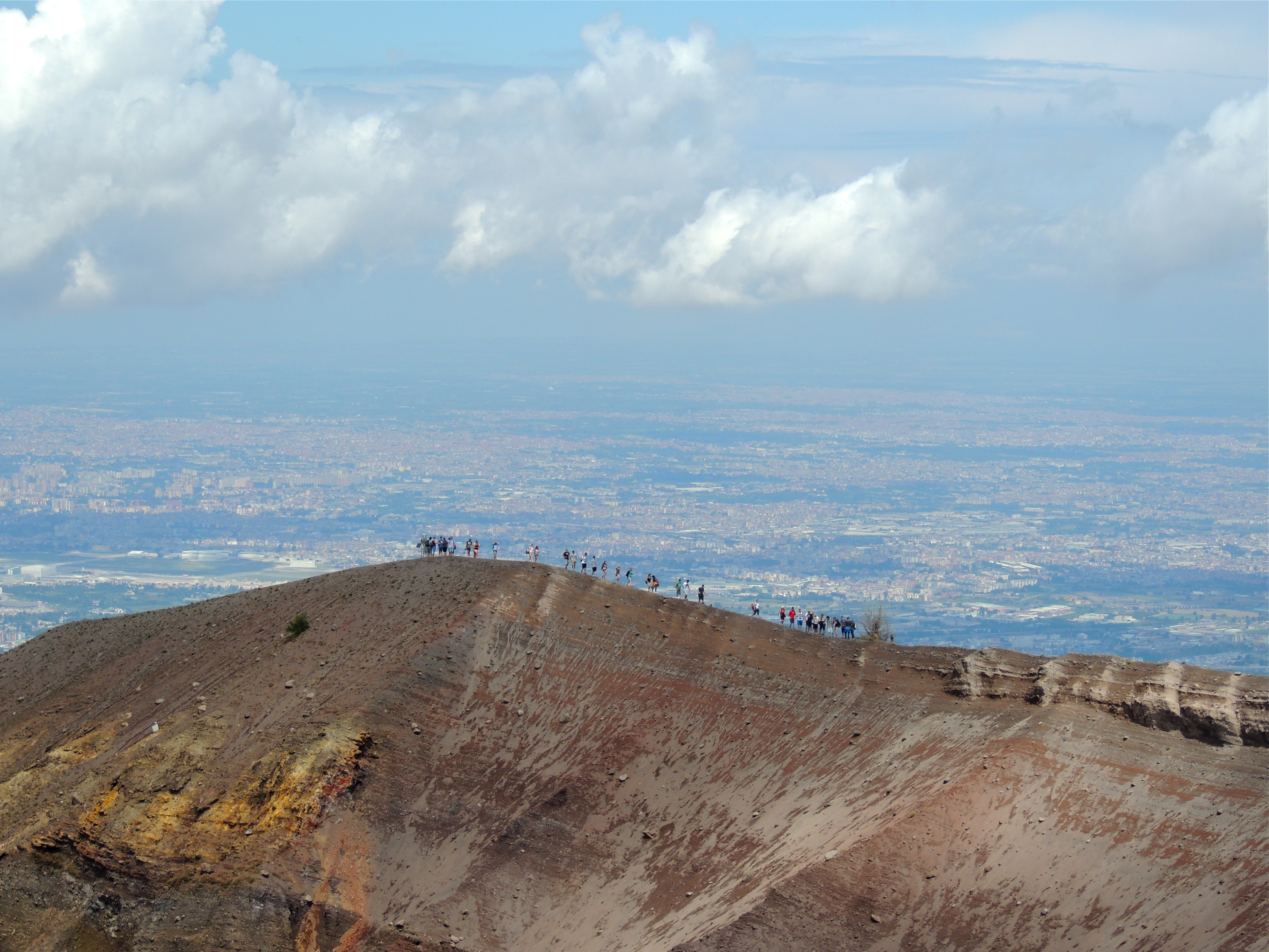 Climbing Mount Vesuvius M'illumino D'immenso