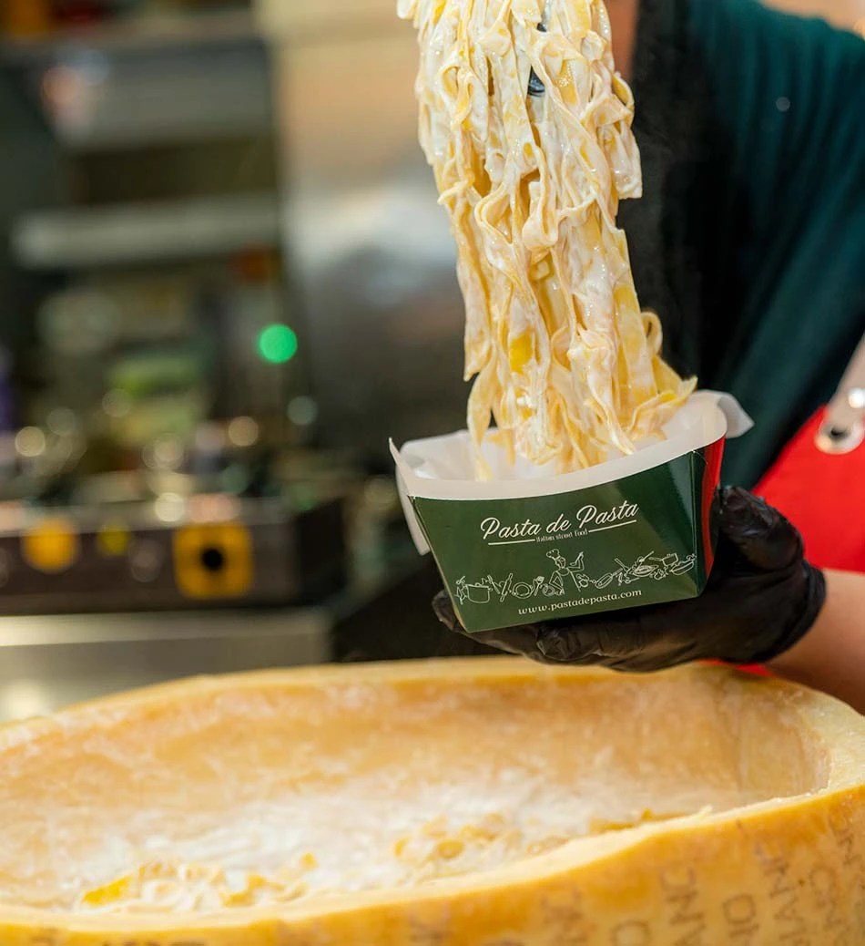 Pasta de Pasta Yeşilköy Fresh Pasta on Cheese Wheel