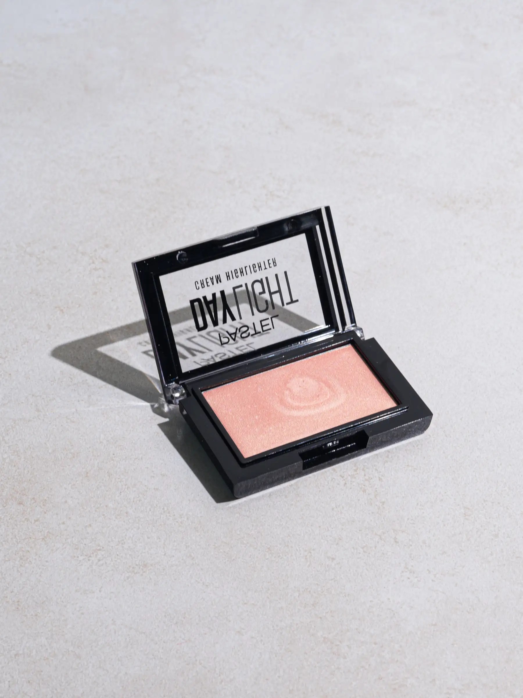 DAY LIGHT CREAM HIGHLIGHTER Pastel Arabia