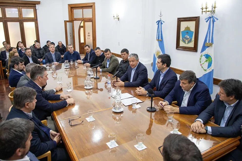 Neuquén elimina Ingresos Brutos y baja regalías al petróleo convencional