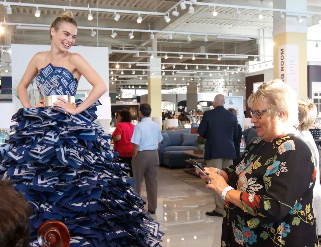 Gallery Jennifer Hudson Dazzles in Downers Grove at Art Van Furniture