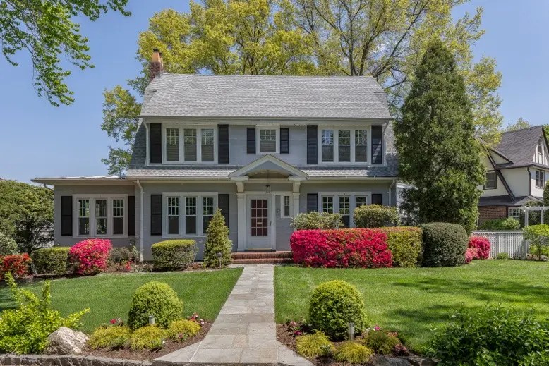 Houlihan and O'Malley Reports Upscale Homes in the Bronxville PO Section of Yonkers Are in High