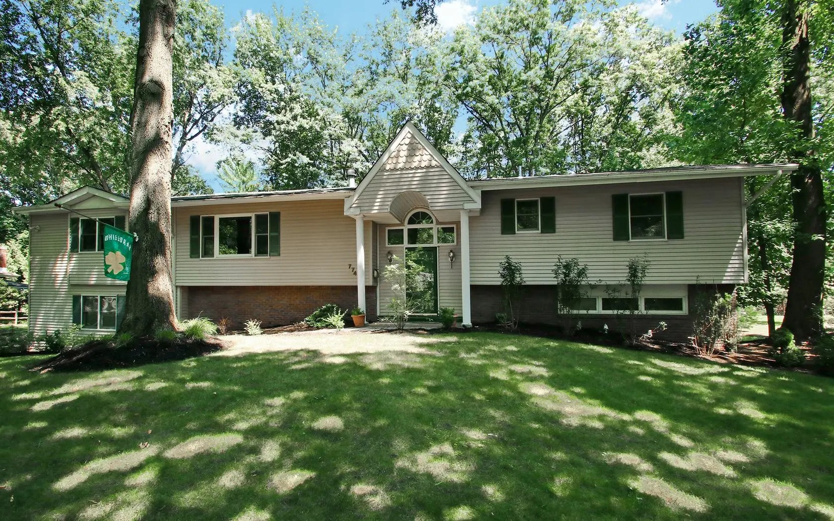 Wonderful opportunity to live in River Vale, New Jersey! Westwood, NJ