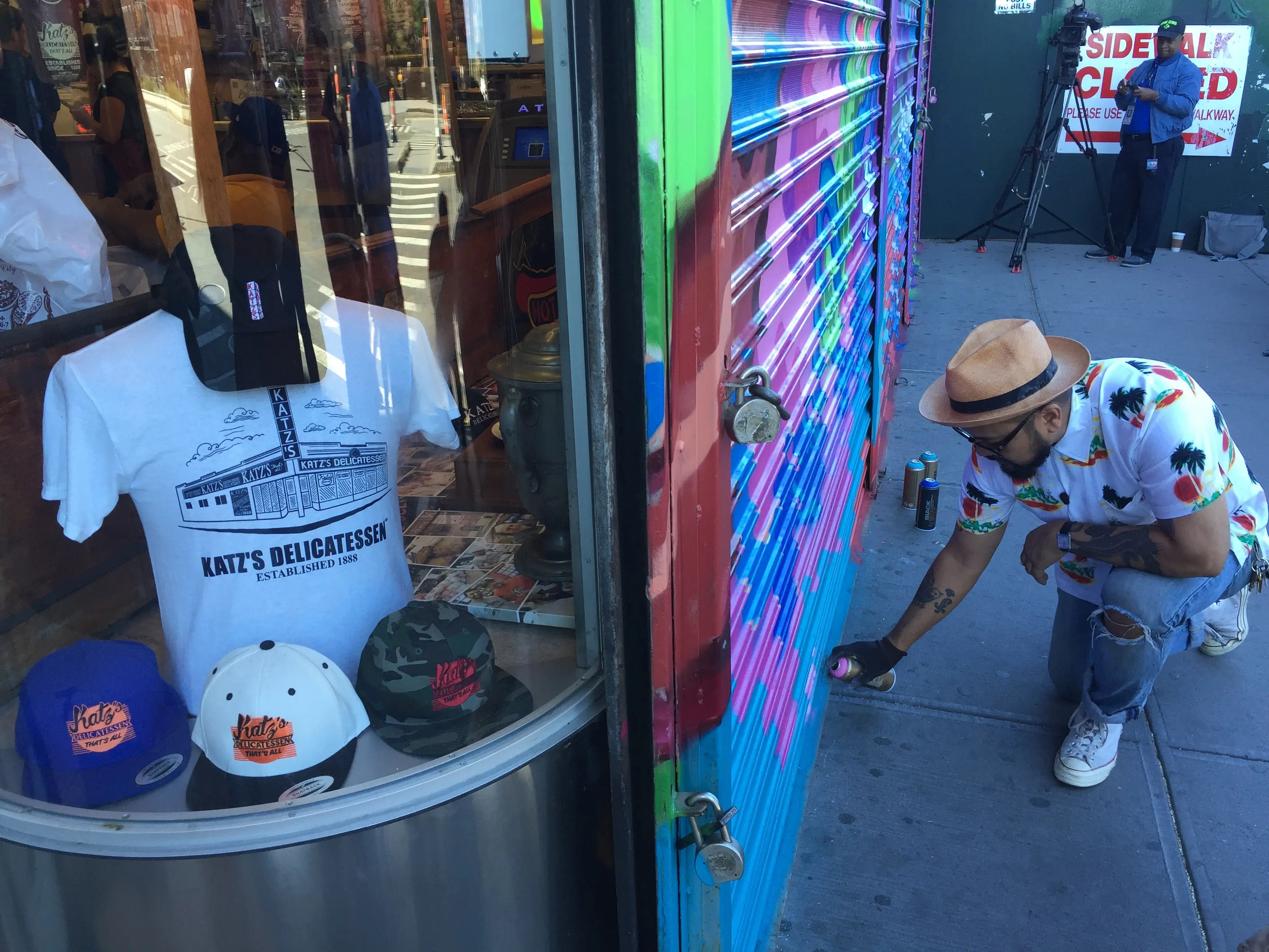 PHOTOS Murals Replace Illegal Graffiti in the Lower East Side Lower