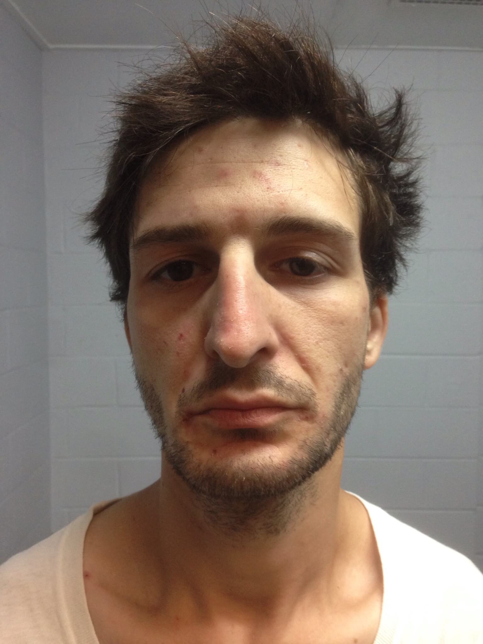 Garfield man wanted on burglary charges in Totowa, Woodland Park