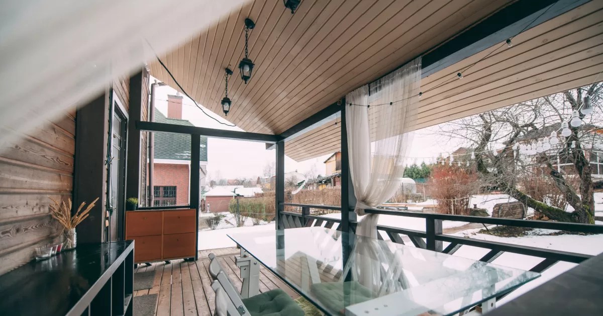 Can You Leave Outdoor String Lights Out In Winter?