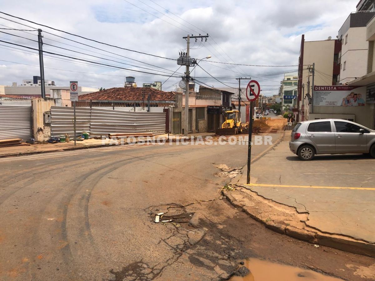 Má sinalização em obras geram reclamações em Patos de Minas Patos Notícias Má sinalização em obras geram reclamações em Patos de Minas Patos Notícias