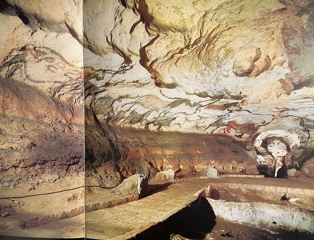 Book review “The Cave of Lascaux The Final Photographs” by Mario Ruspoli Patrick T. Reardon