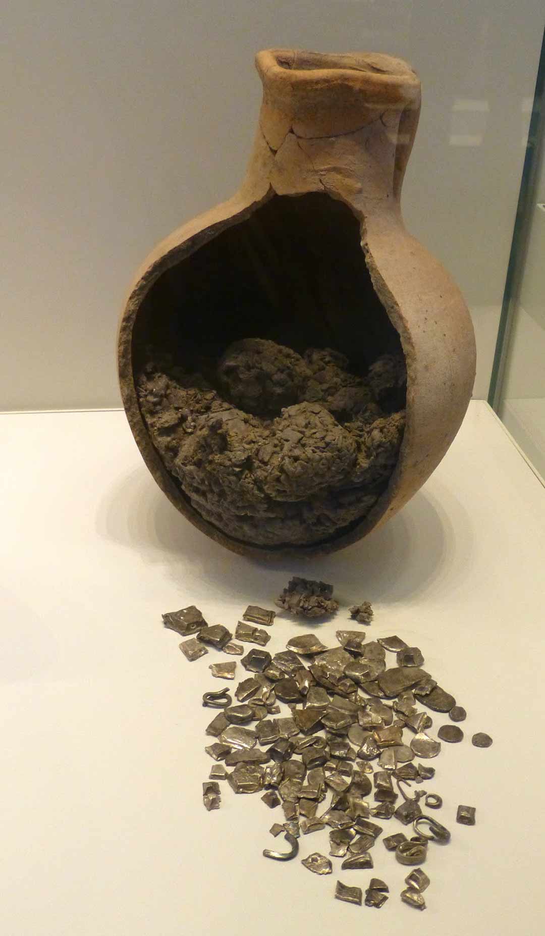 Archaeology & the Bible Jars of Buried Treasure Patterns of Evidence