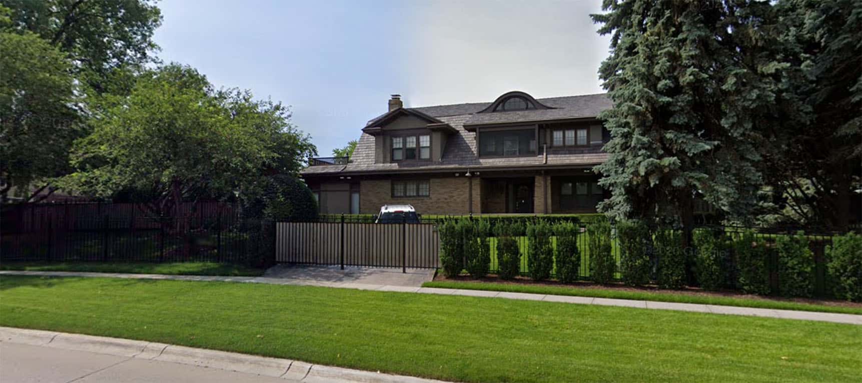 Warren Buffett House Inside