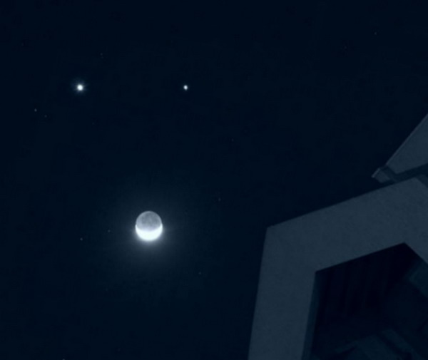 Fenomena Bulan Tersenyum (1 Desember 2008) Adalah Salah