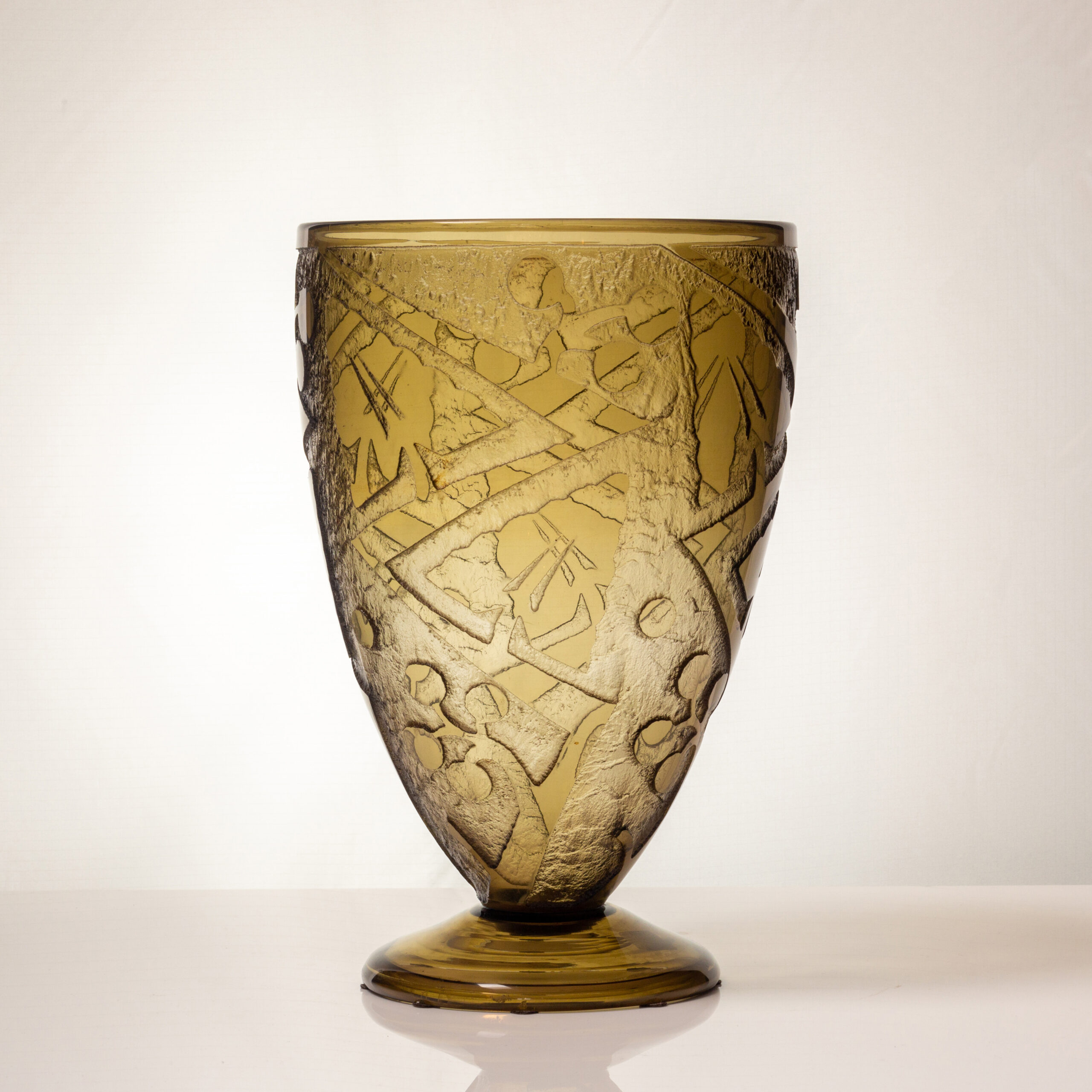 AA128 Daum Glass Vase with Acid Etched Design Signed Daum, Nancy