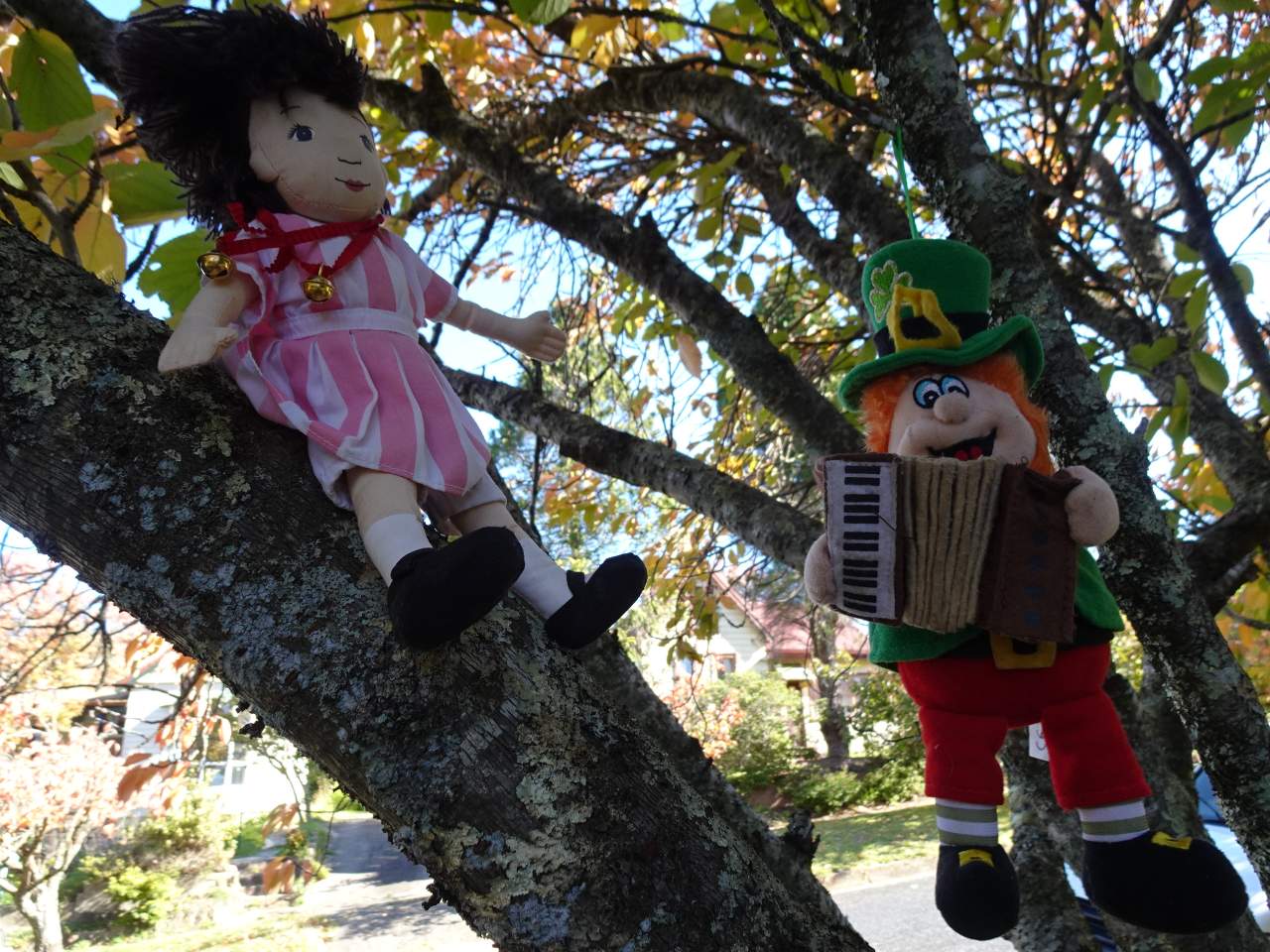 Milly meets a busker.