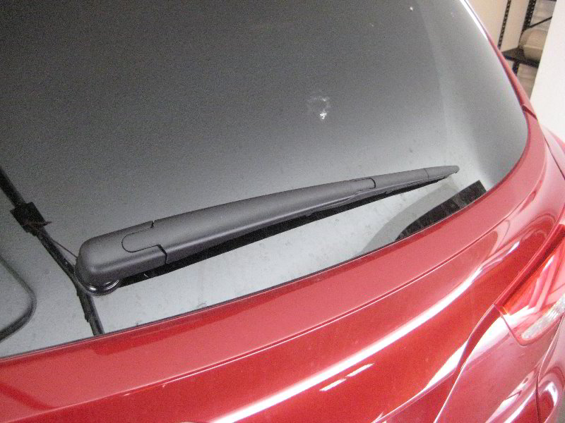 HyundaiTucsonRearWindowWiperBladeReplacementGuide018