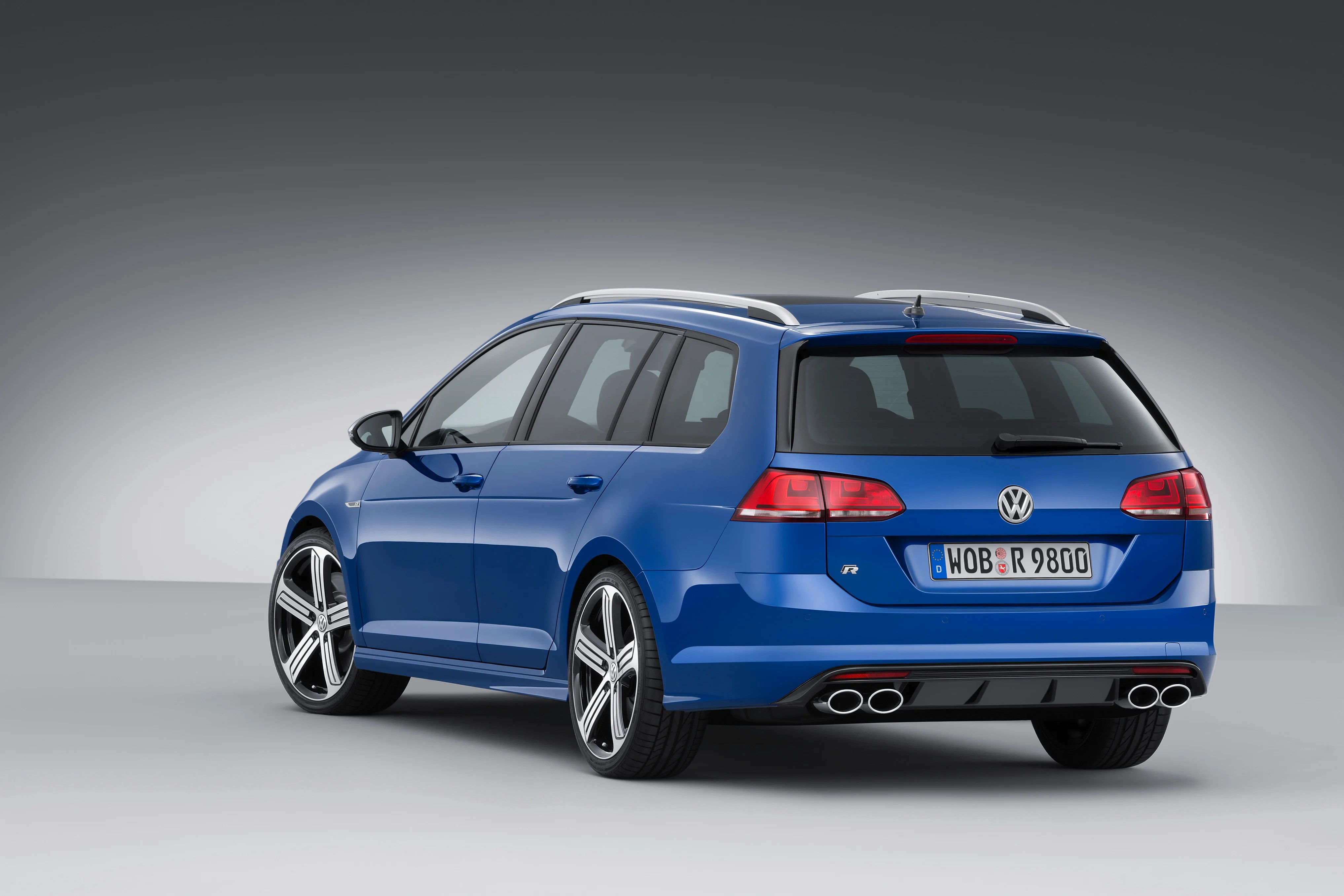 Volkswagen Golf R Variant debuts at LA motor show Der neue Volkswagen Golf R Variant Paul Tan