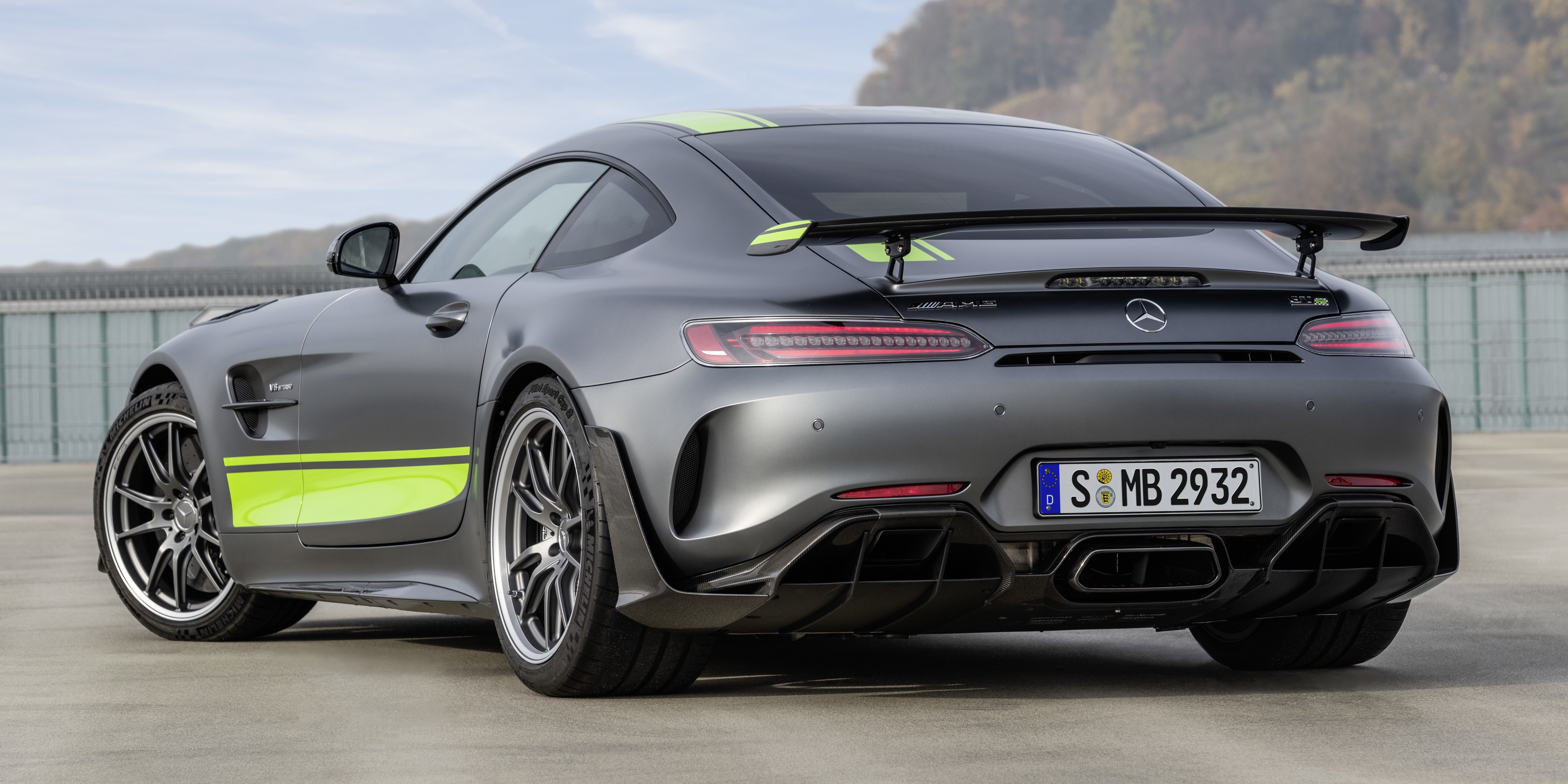 Der neue Mercedes-AMG GT und AMG GT R PRO: Nachgesch?rft und noch agilerThe new Mercedes-AMG GT and AMG GT R PRO: Further honed and even more agile