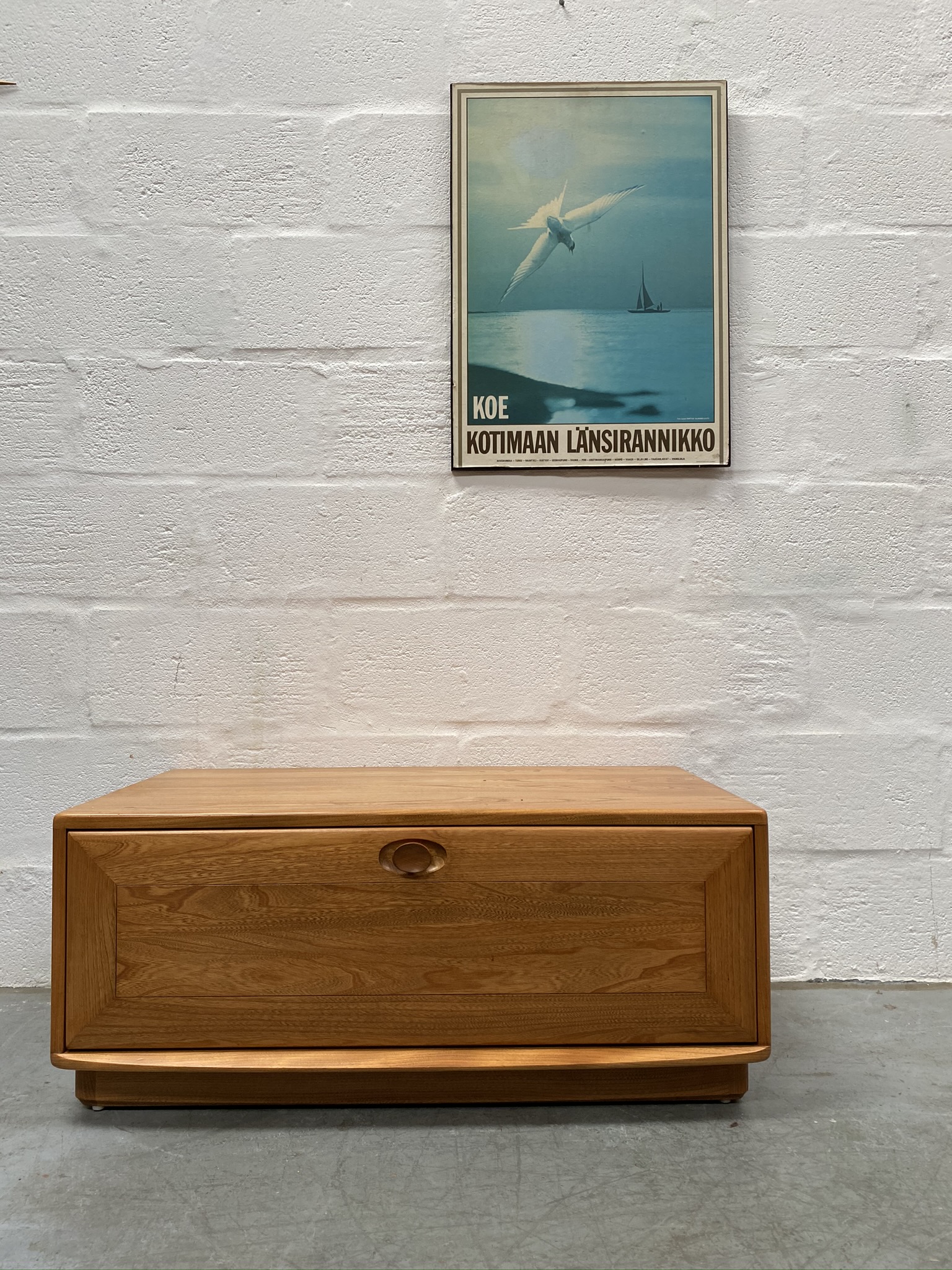 Late 20th Century Ercol Windsor TV Stand / Media Unit Pavement Vintage