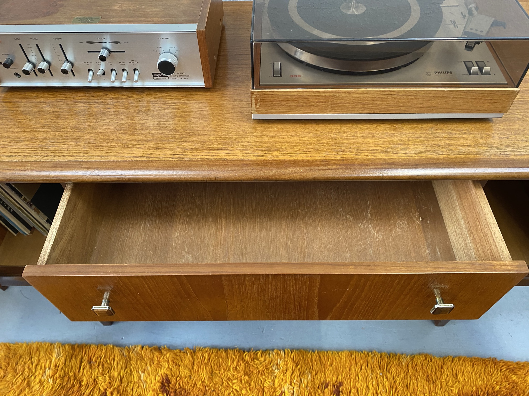 Vintage Mid Century Sideboard, Record Player / Media Stand Vintage Mid Century Sideboard, Record Player / Media Stand