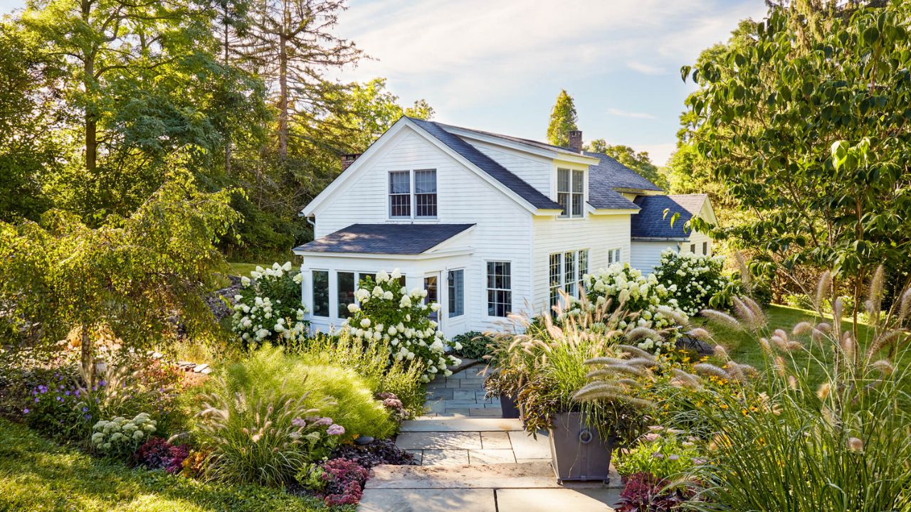 How Much Does a Flagstone Walkway Cost? Pavers Experts