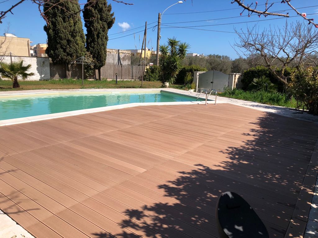 I costi dei pavimenti per piscine variano in base alla metratura e ai materiali. Pavimenti Esterni Bordo Piscina E Terrazze Pavimenti Wpc