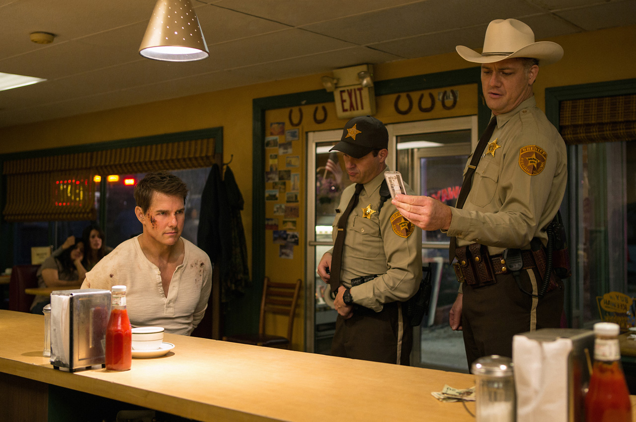 Jack Reacher Never Go Back Movie Review Pay Or Wait