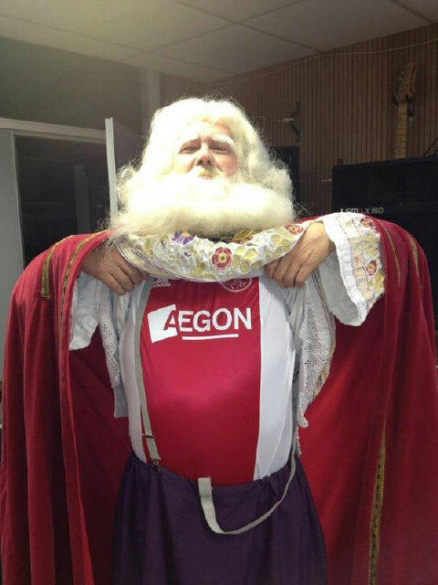 Ajaxfanzone.nl On Twitter: "#Sinterklaas, Wie Kent Hem Niet, Sinterklaas, Sinterklaas Is Een Echte Ajacied! #5December #Pakjesavond Http://T.co/Sks4Qleq" / Twitter