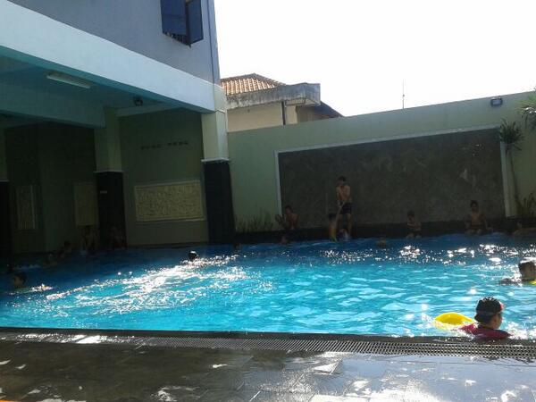 Phay Phangky บนทวิตเตอร์: "Kolam Renang Alami Kebraon Surabaya .. Nyemplung Dulu.. Http://T.co/A4Hxacf0Ys" / ทวิตเตอร์