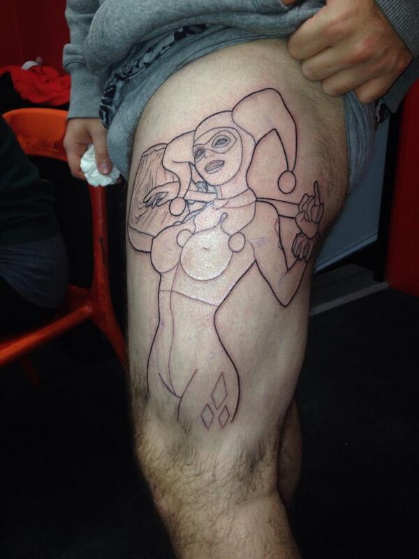 House Of Pain Tattoo Twitter'da: "Outlined A Harley Quinn Pinup On The Boss This Morning. Go Big Or Go Home #Tattoos #Batman #Harleyquinn #Dcuniverse Http://T.co/6R1Akdjah0" / Twitter 800_x_600_jpg