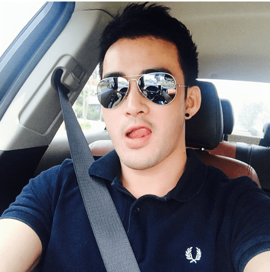 26+ Gambar Cowok Keren Berkacamata Hitam Gudang Gambar HD
