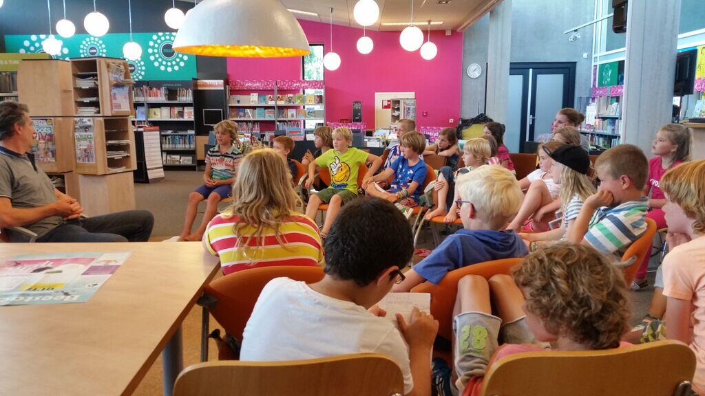 CBS Nijdjip on Twitter "Groep 5/6 in de bieb. We mogen vragen stellen
