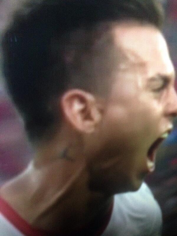 Francisco Blavia Ar Twitter: "El Tatuaje Que Tiene Eduardo Vargas En El Cuello Es El Logo De Su Majestad Michael Jordan? @Fogrodnik Http://T.co/Rbun0Ylkxf" / Twitter 800_x_600_jpg