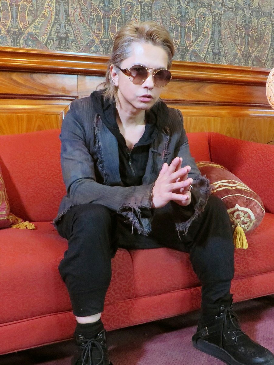 優雅 Hyde 金髪 髪型 トレンディなヘアスタイル