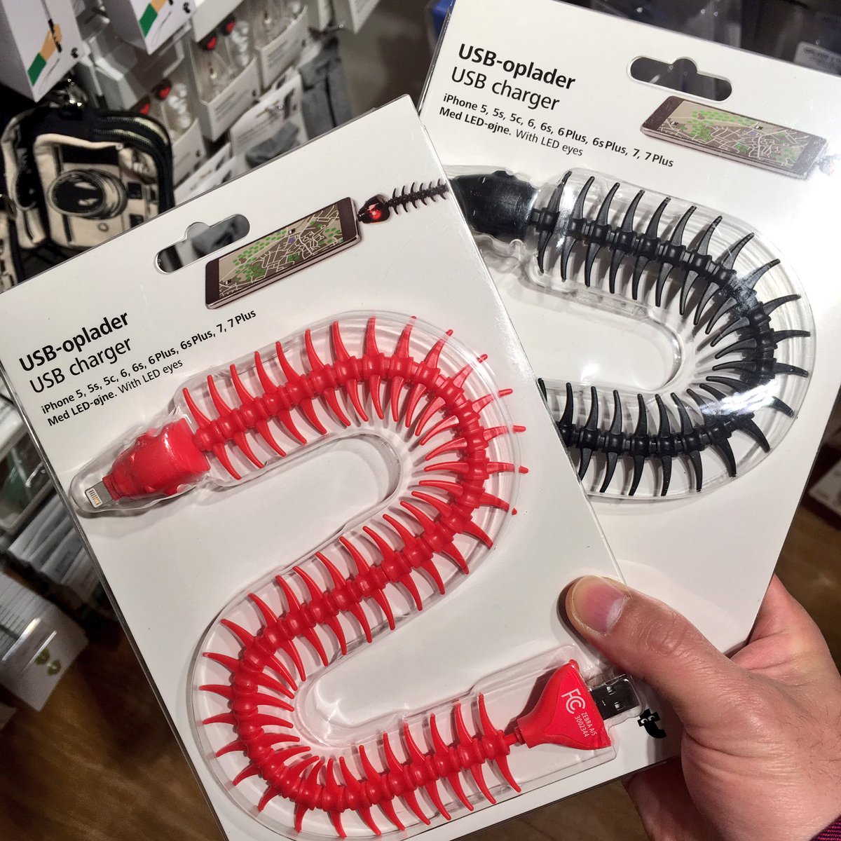 明和電機の『魚コード』がフライングタイガーにパクられた！？→本人が渋谷店で買い占め、オリジナルパッケージで販売開始！ Togetter