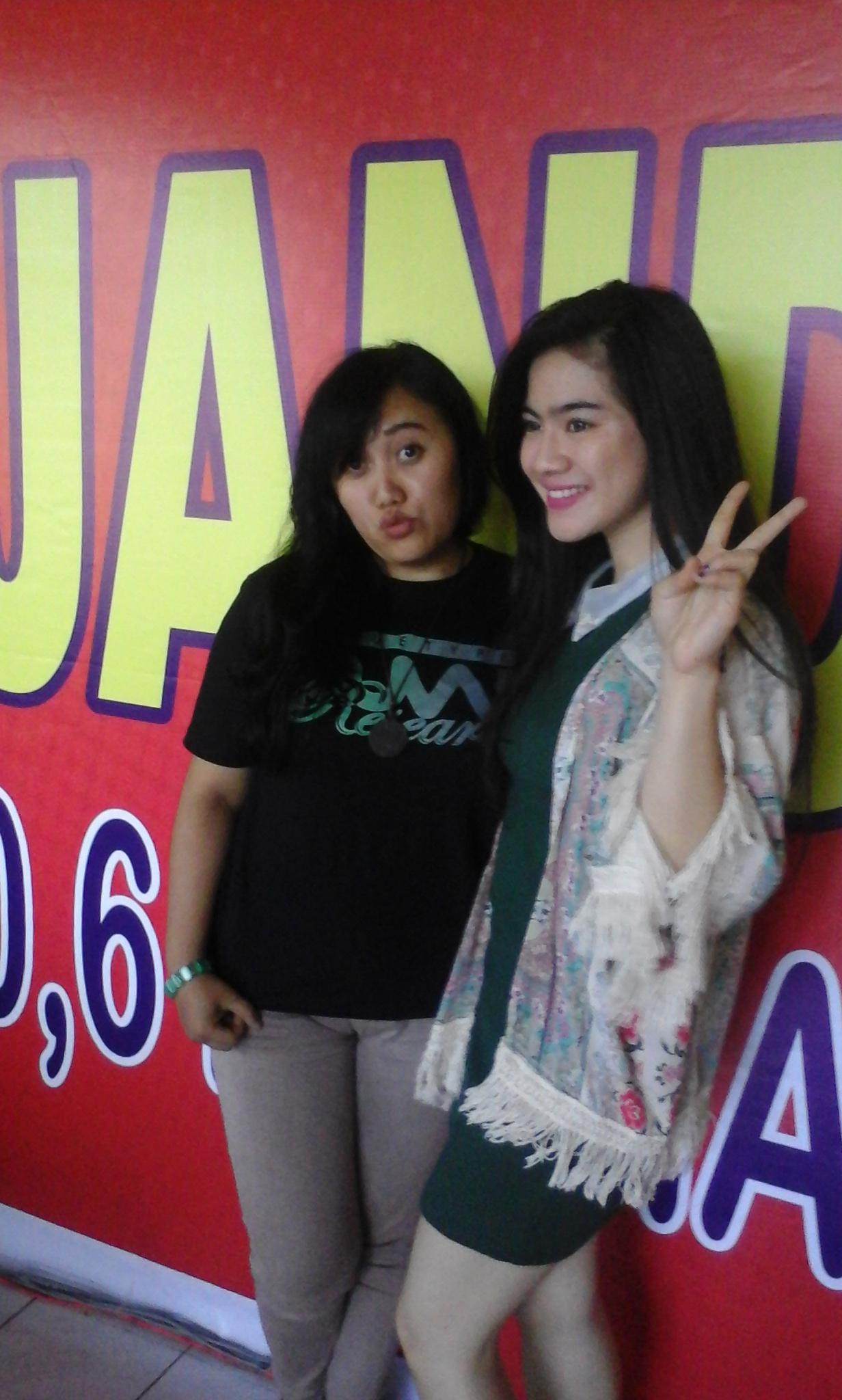 Irnyna Febry On Twitter: "With Felicya Angelista Single Mulai Mencinta :) Http://T.co/Fkez5Ouc4F" / Twitter