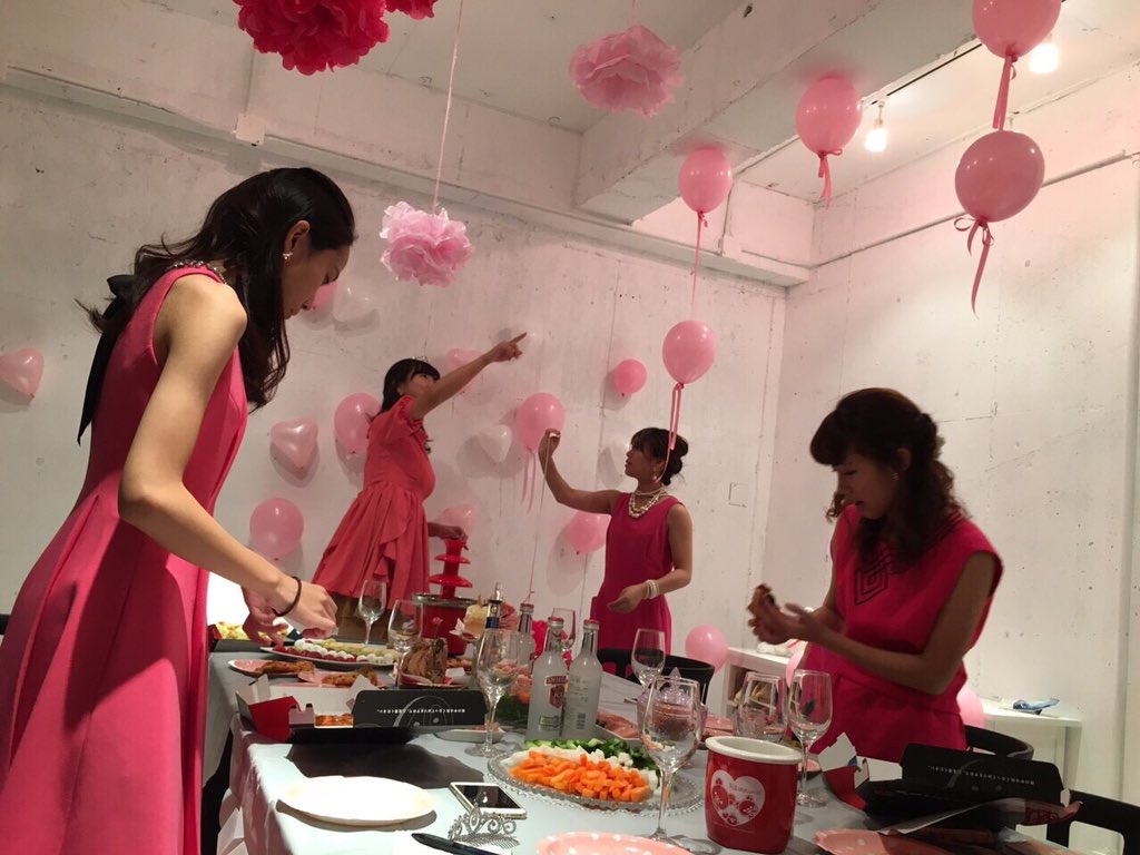 ロイヤリティフリー女子 会 パーティー ルーム 世界のすべての髪型