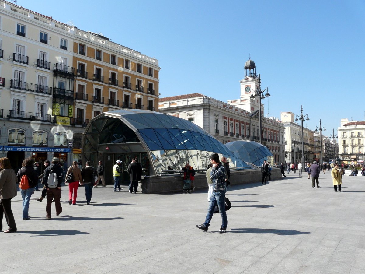 Metro ¿Qué estación de Metro de Sol te gusta más? RT La antigua FA...