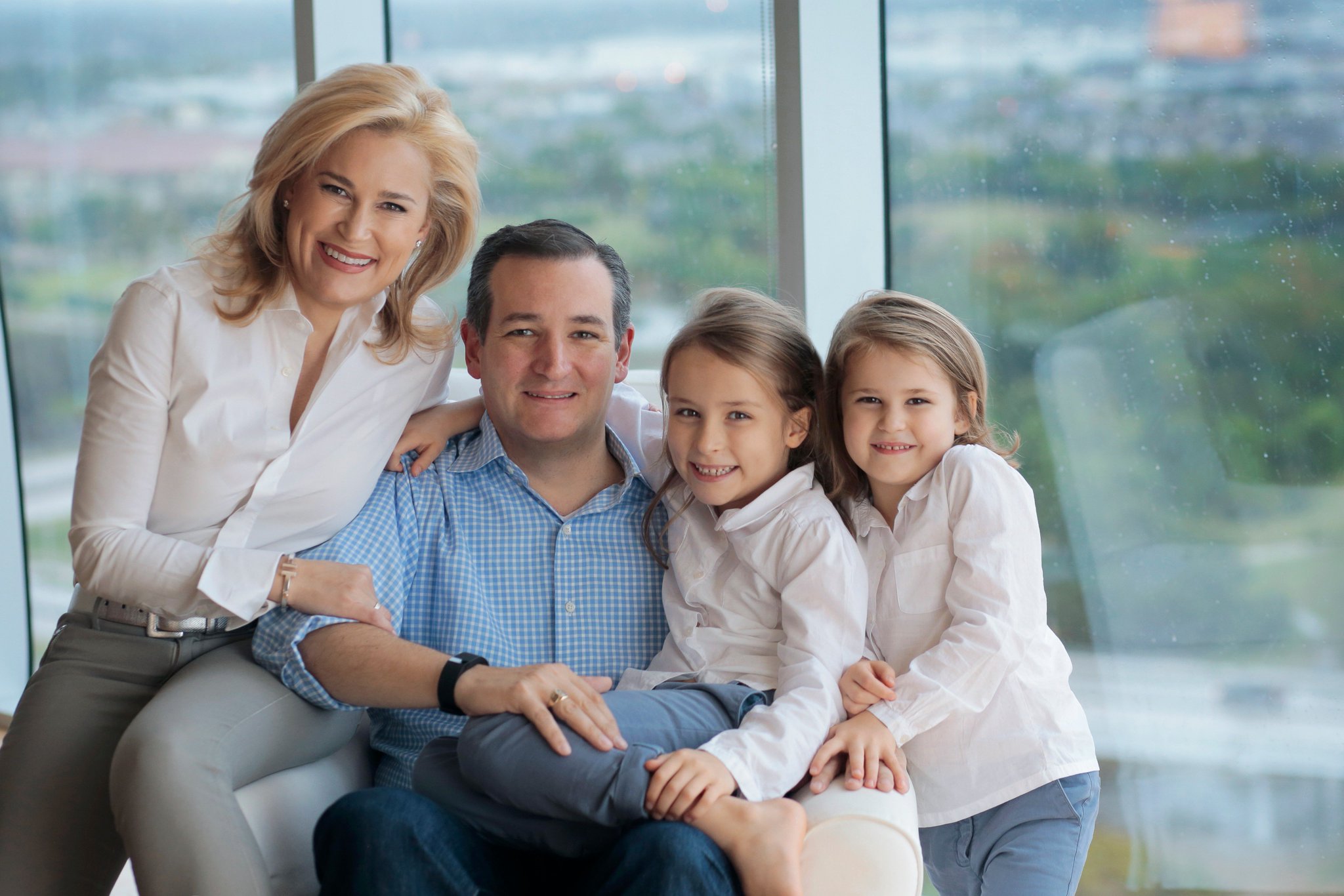 Cruz campaign puts family out front