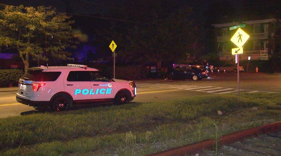 Car crash into tree near Hyde Park turns fatal. Latest here arob