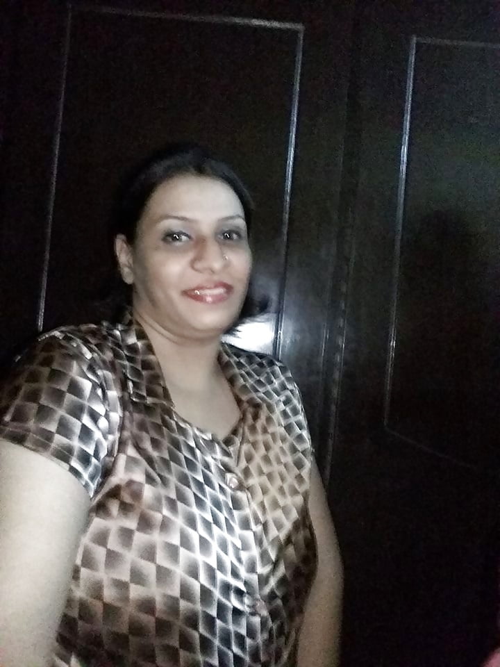 Desi Exchanger Nudes on Twitter: "Pure pakistani Sialkot aunty Nude pics available. Dm me for