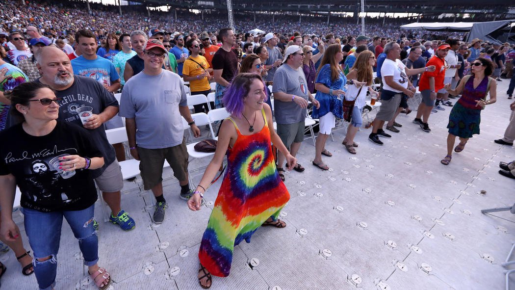 Microbuses No caravan of Microbuses in sight, but Dead & Company fans