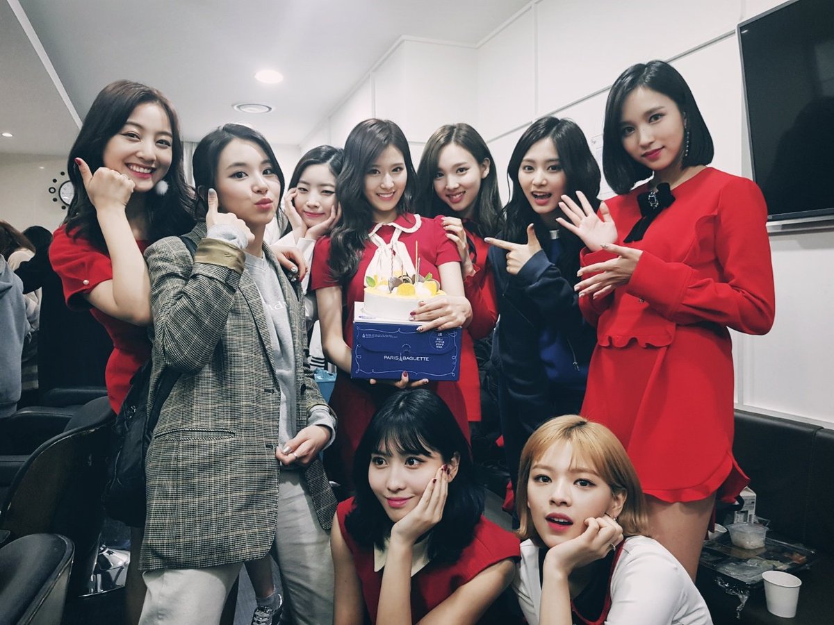 TWICEのサイン会の気になるあれこれご紹介！実際に行った方の声なども一気に紹介します！